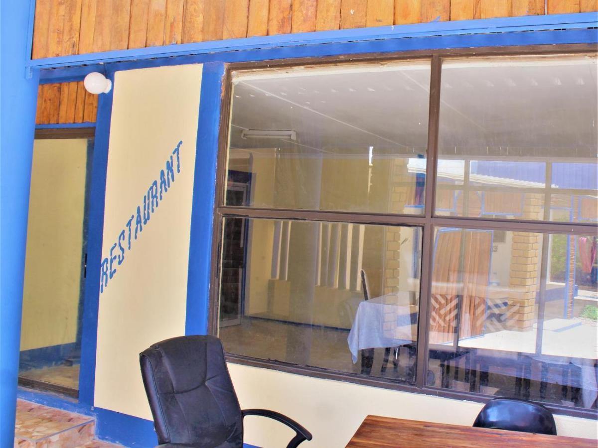 P Wake Guesthouse Opuwo Esterno foto