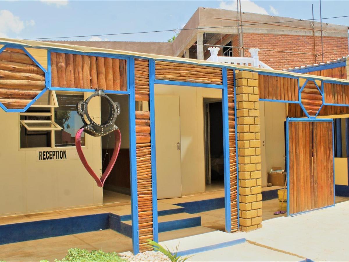 P Wake Guesthouse Opuwo Esterno foto